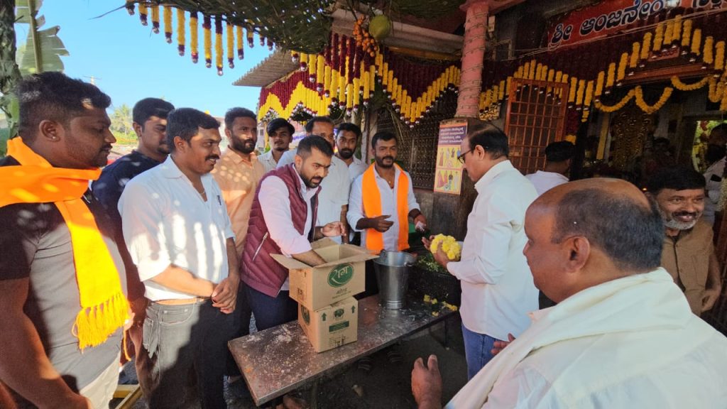 *ಕುಶಾಲನಗರ : ಶ್ರದ್ಧಾಭಕ್ತಿಯಿಂದ ಜರುಗಿದ ಹನುಮ ಜಯಂತಿ ಪೂಜಾ ಮಹೋತ್ಸವ : ಶಾಸಕರು ಭಾಗಿ*