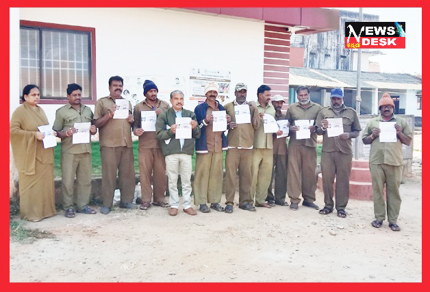 *ಡಿ.20 ರಿಂದ ಗ್ರಾಮ ಪಂಚಾಯಿತಿ ನೌಕರರ ಪ್ರತಿಭಟನೆ : ಕರಪತ್ರ ಬಿಡುಗಡೆ*