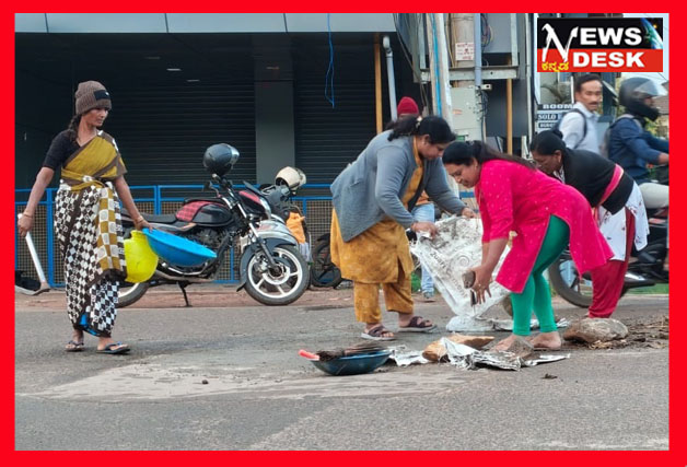 *ರಸ್ತೆ ಗುಂಡಿ ಮುಚ್ಚಿದ ಮಡಿಕೇರಿ ನಗರ ಮಹಿಳಾ ಕಾಂಗ್ರೆಸ್*